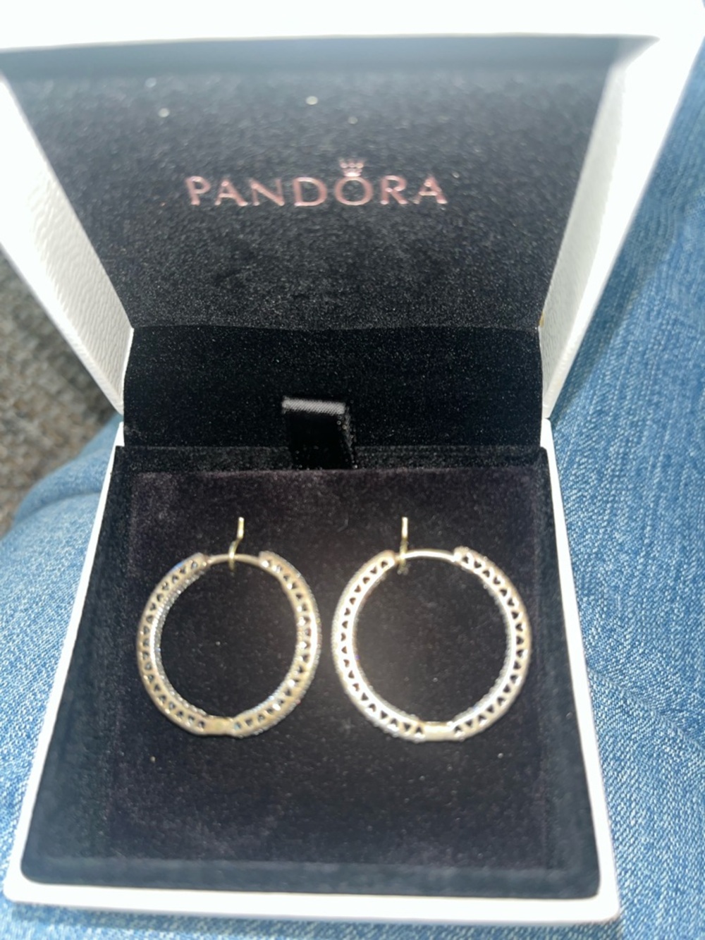 New in box Pandora Sparkle & Hearts Hoop Earrings